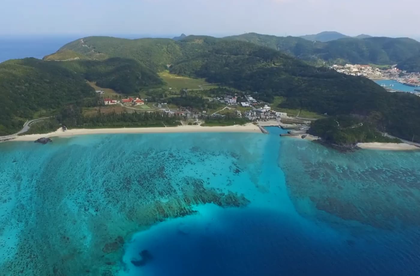 阿真ビーチ周辺を空撮