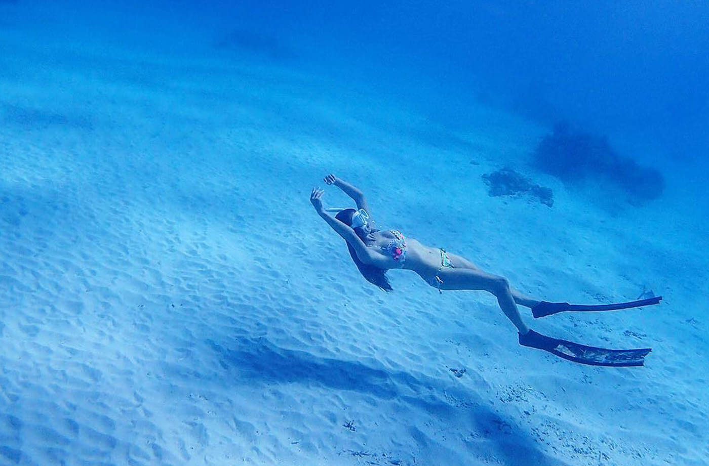 古座間味ビーチ砂地で遊ぶ